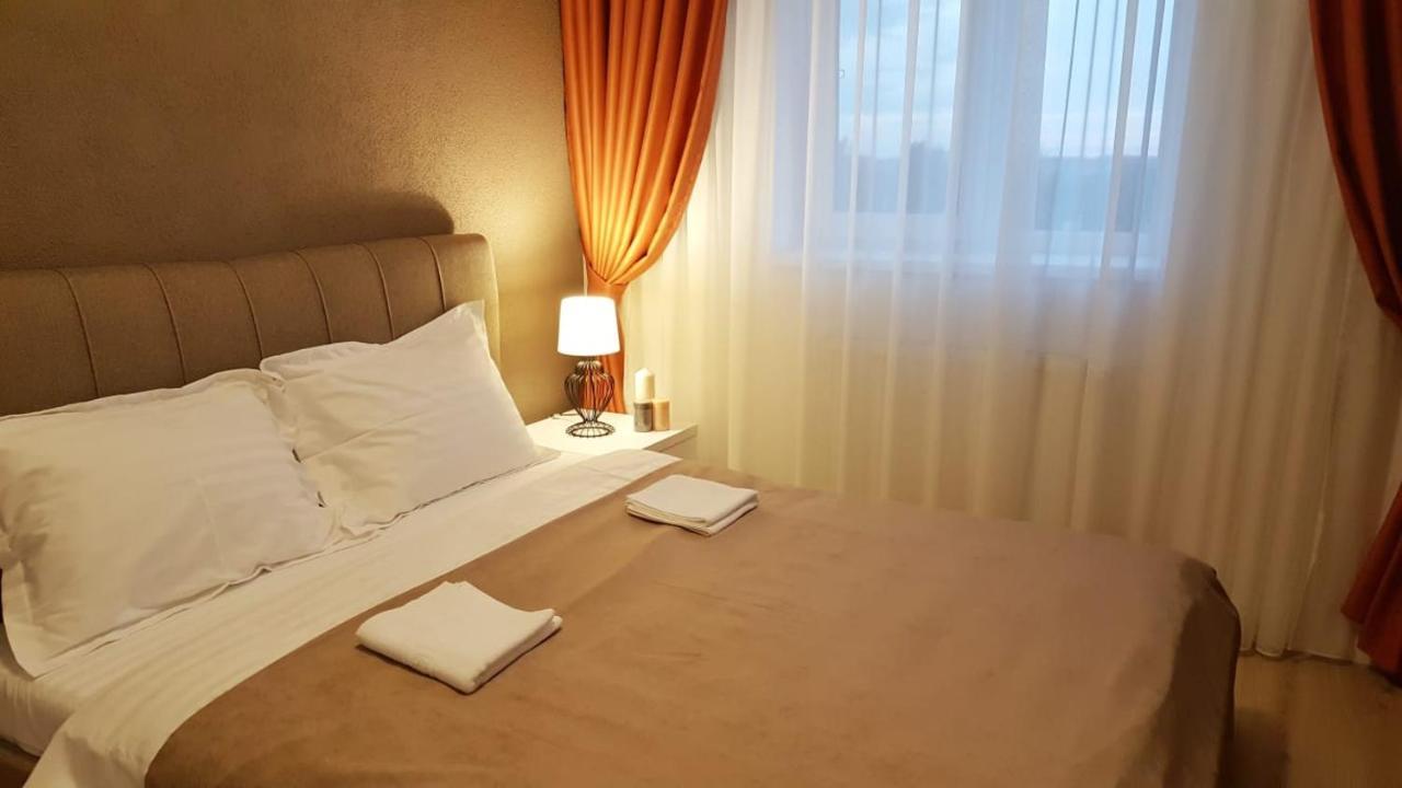 Elias Central Apartment - 2 Bedrooms & Free Parking Nagyvárad Kültér fotó
