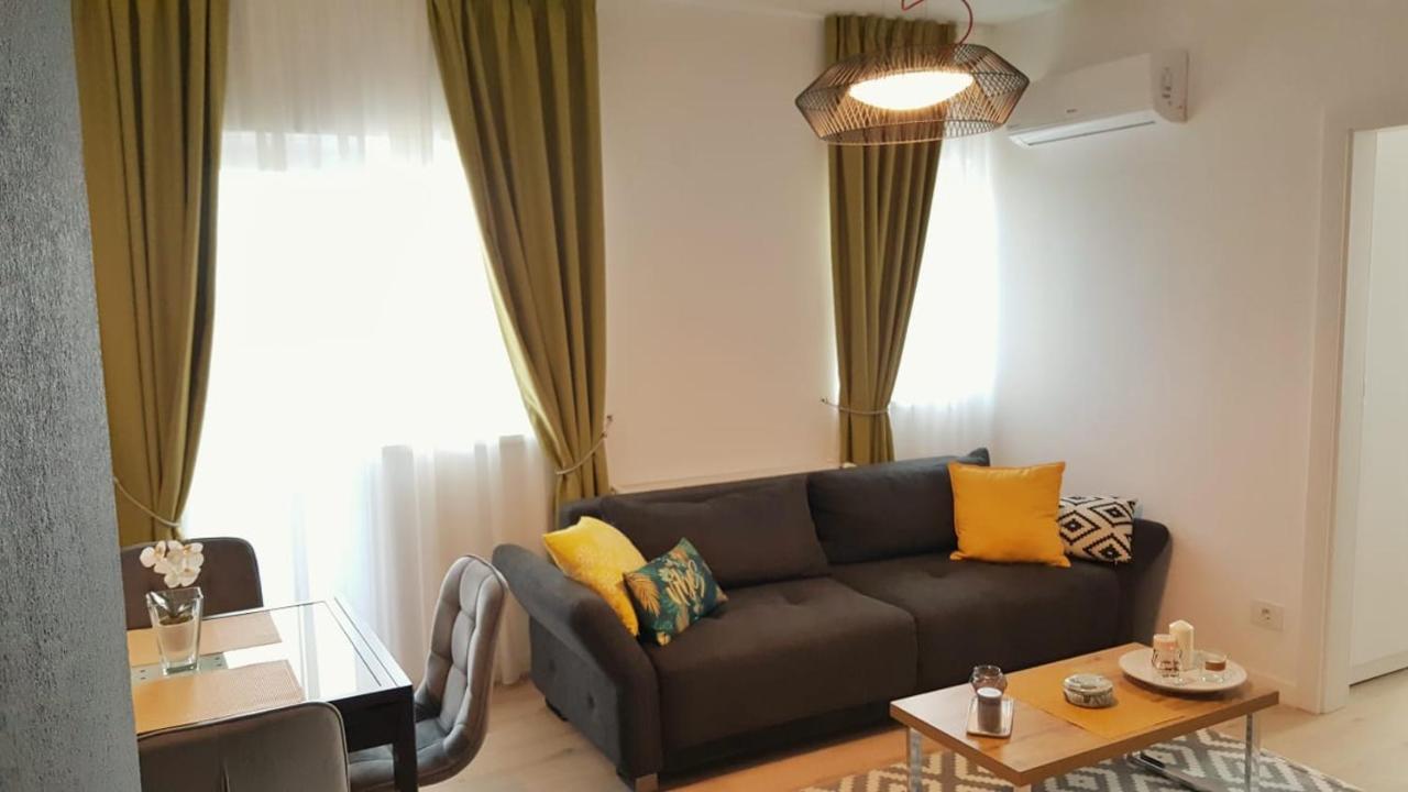 Elias Central Apartment - 2 Bedrooms & Free Parking Nagyvárad Kültér fotó