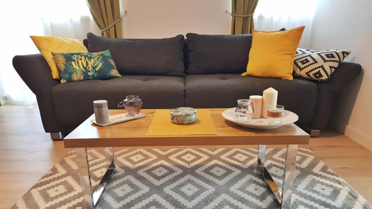 Elias Central Apartment - 2 Bedrooms & Free Parking Nagyvárad Kültér fotó