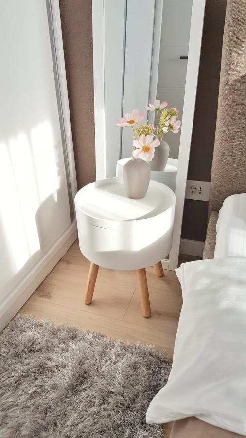 Elias Central Apartment - 2 Bedrooms & Free Parking Nagyvárad Kültér fotó