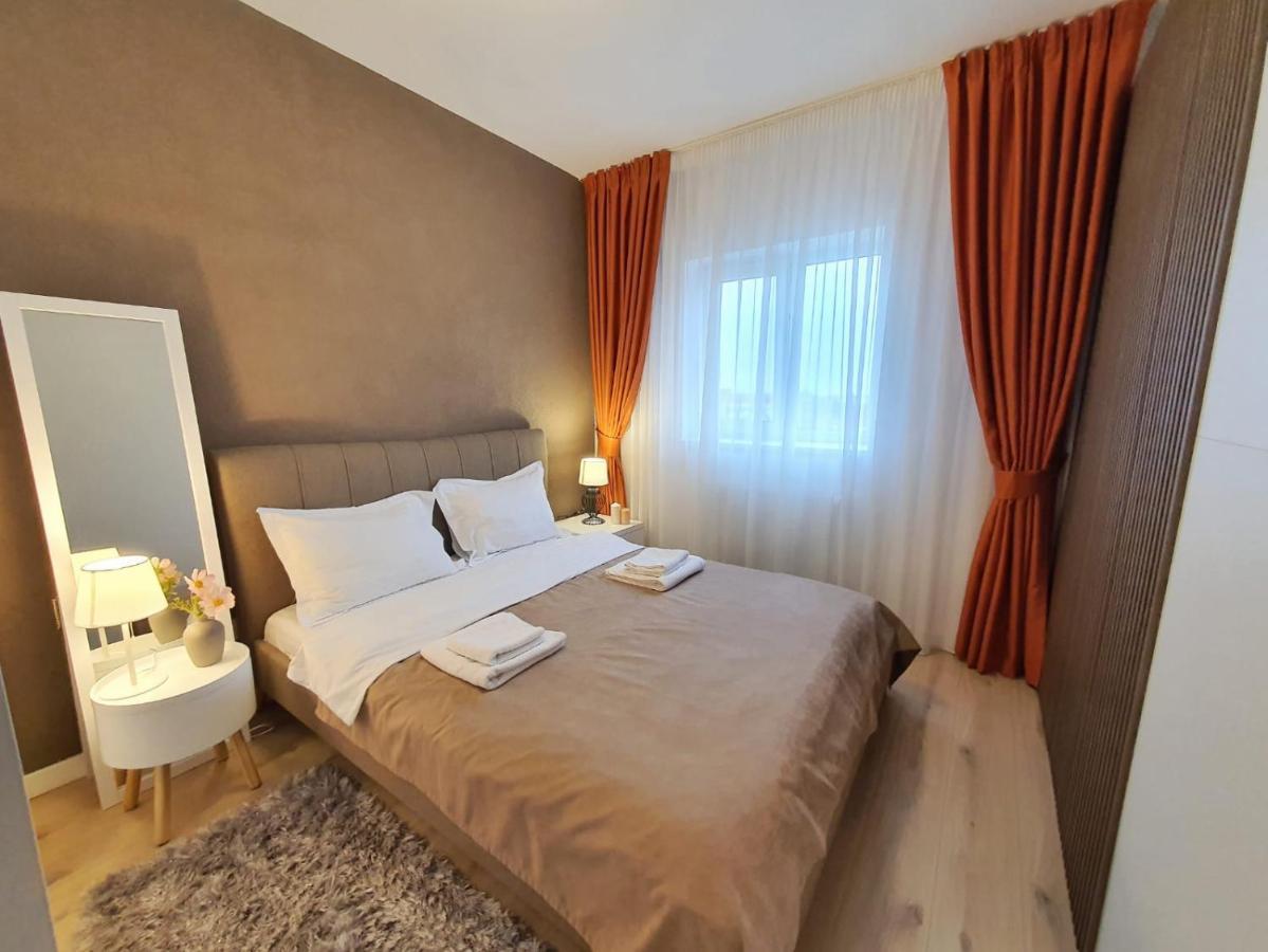 Elias Central Apartment - 2 Bedrooms & Free Parking Nagyvárad Kültér fotó
