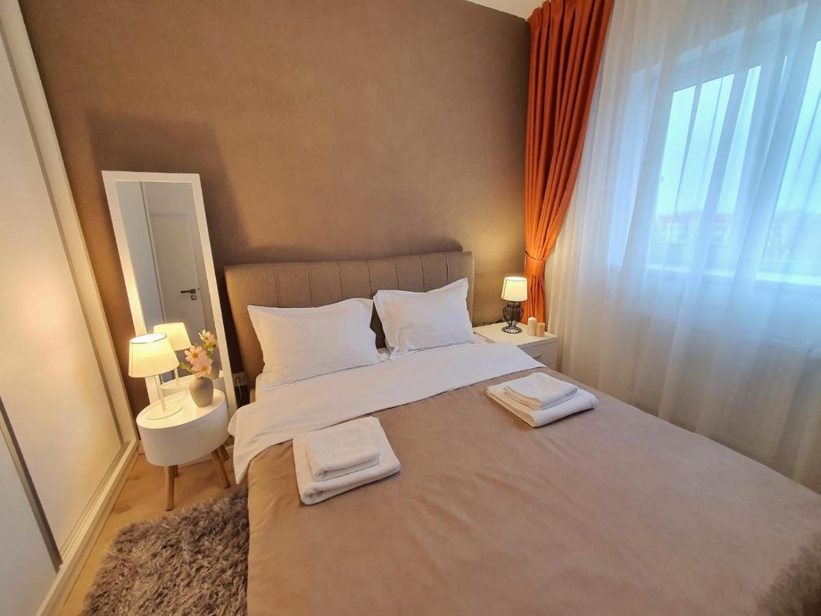 Elias Central Apartment - 2 Bedrooms & Free Parking Nagyvárad Kültér fotó