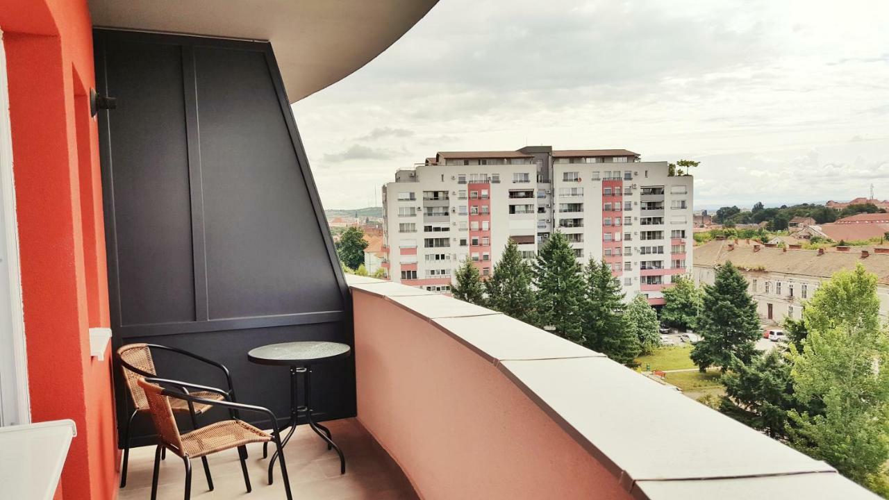 Elias Central Apartment - 2 Bedrooms & Free Parking Nagyvárad Kültér fotó